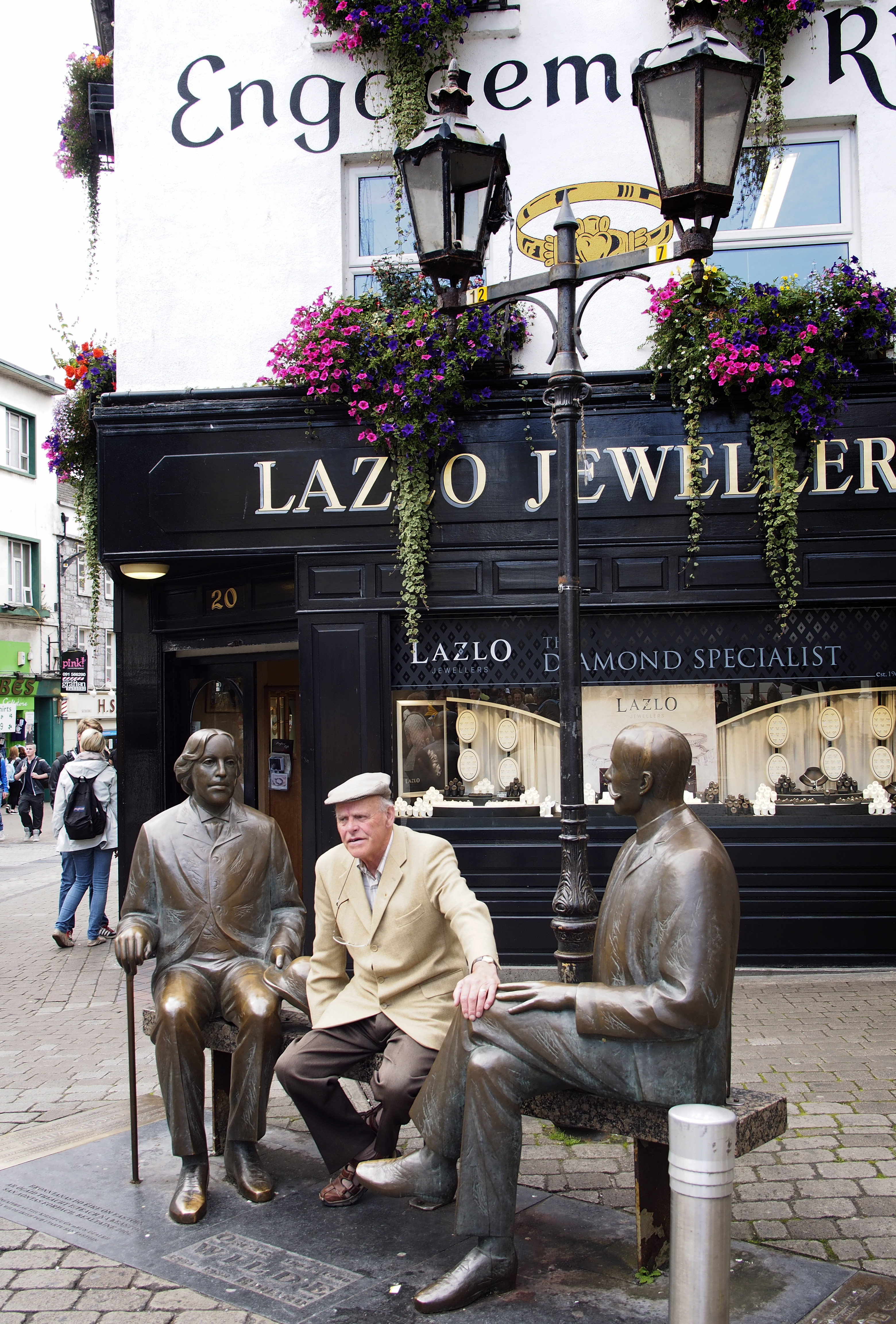 Oscar Wilde Statue